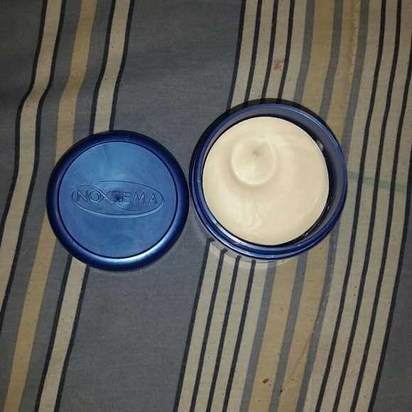 Noxzema classic clean. Cleansing cream