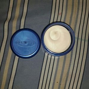 Noxzema classic clean. Cleansing cream