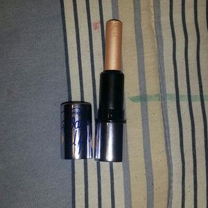 Benefit. Highlighter