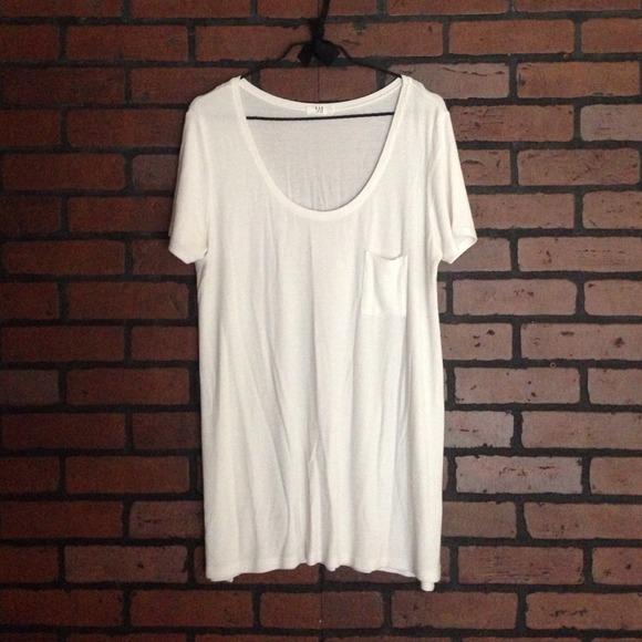 Brandy Melville ribbed pocket tee