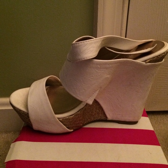 Sandals - Picture 2 of 3