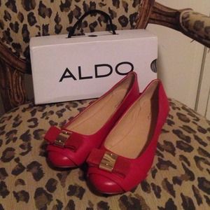 👠 NWB Juricek Red Bow Flats From Aldo
