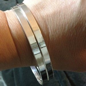 👜 SOLD Silver tone bangle bracelets