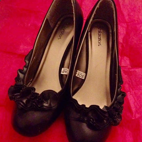 Black Xhilaration shoes