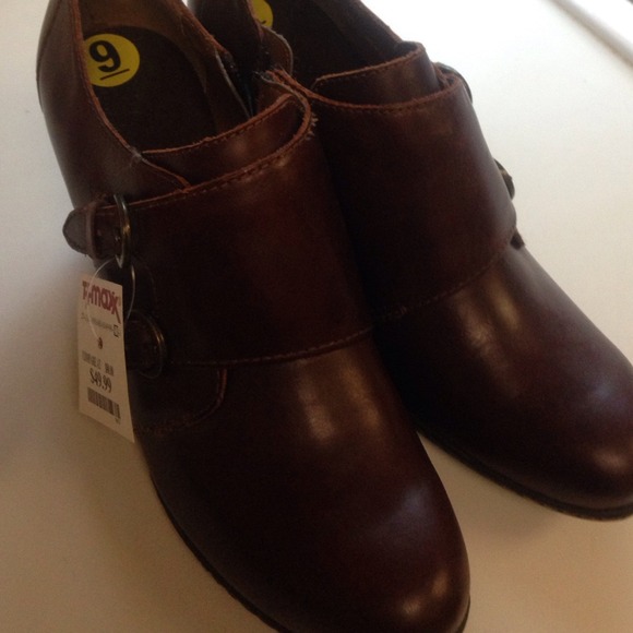 Size 9 brown booties