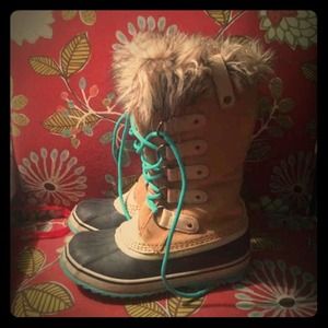 Sorel boots! rare color!!!!