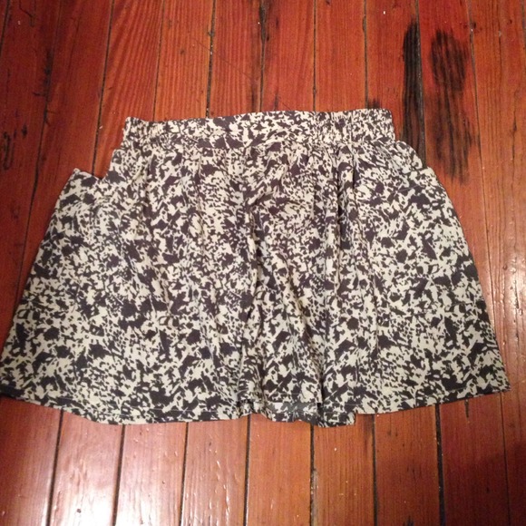Full Patterned Mini-Skirt with Pockets