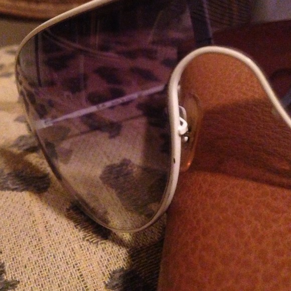 ❌SOLD❌ in Bundle 👓 Black/White Ray Ban Sunglasses - Picture 4 of 4