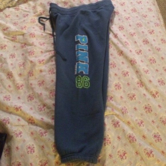 🚫SOLD🚫VS Pink cropped sweatpants - Picture 2 of 4