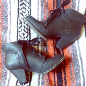 🔴SOLD🔴 Lace up booties! 😛