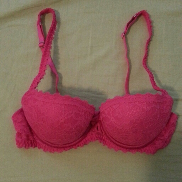 SOLD. Aerie 32B push up. NWOT