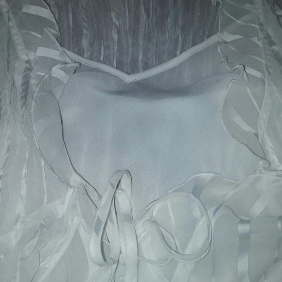 White blouse - Picture 2 of 3