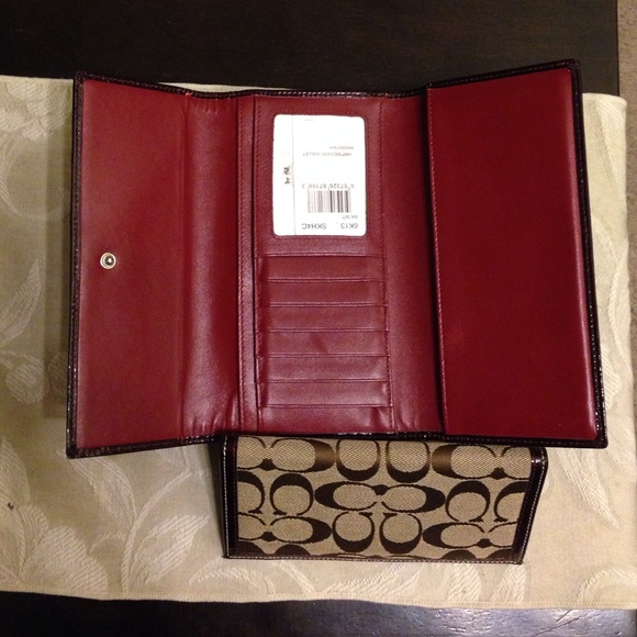 🔴 Reduced 💯 Authentic Coach wallet - Picture 3 of 4