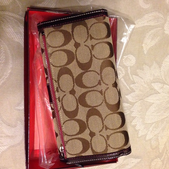 🔴 Reduced 💯 Authentic Coach wallet - Picture 4 of 4