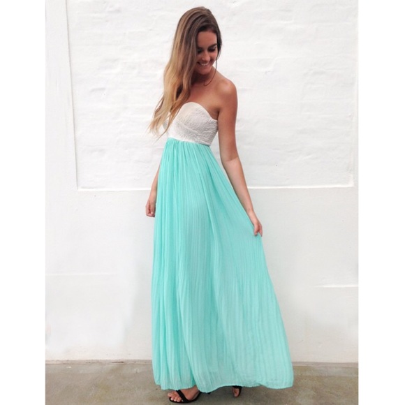 ⬇️️Temp price cut ✨NWT strapless maxi dress