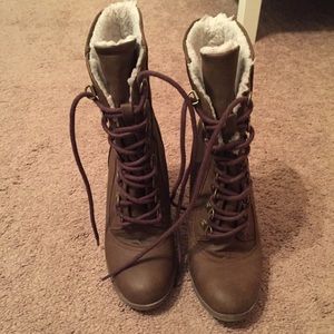 Fur lined heel boots