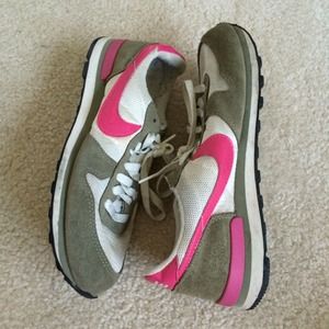 Nike tennis shoes