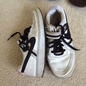 Nike fashion tennis shoes