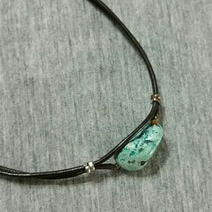 Green Turquoise Stone and Leather Necklace