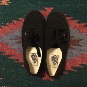 $30 🅿️🅿️ All black vans