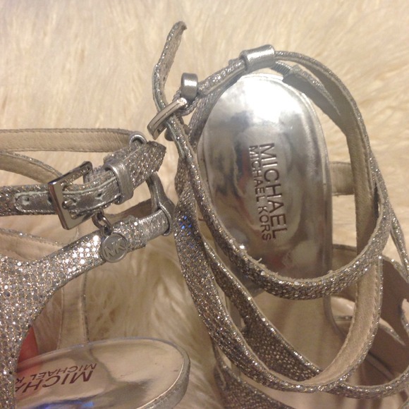 Stunning silver shoes - Picture 4 of 4