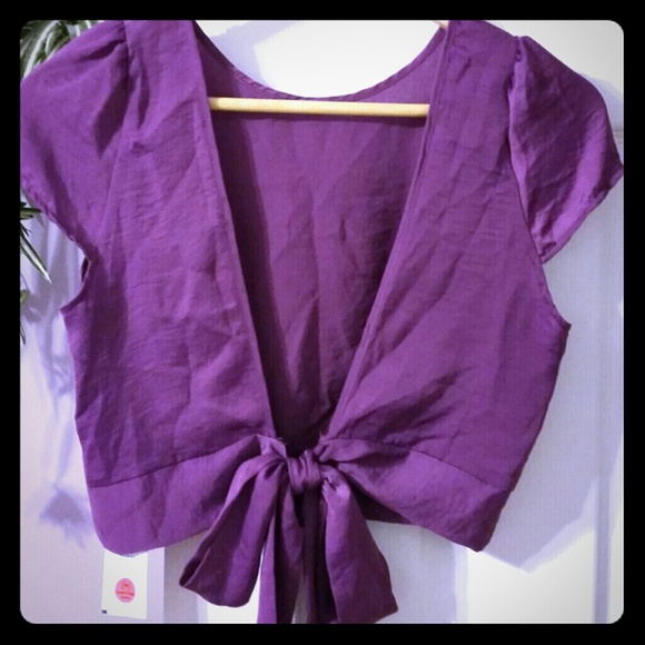 Crop Top with Bow - Picture 1 of 2