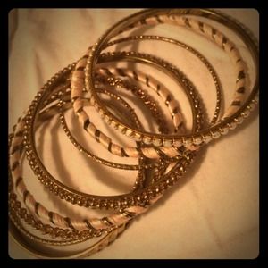 8 piece Bangle set