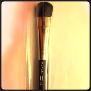 Mac Fluff Brush #227 Authentic Brand New In Sleeve