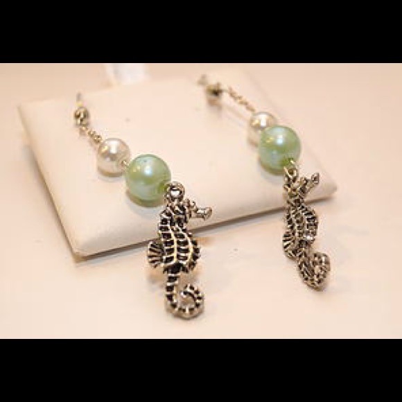 Seahorse adorable fresh water pearl earrings