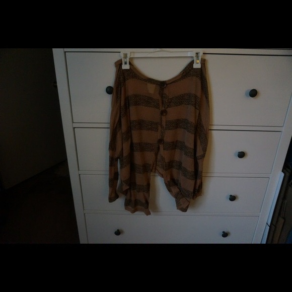 Stripped open back button sweater - Picture 3 of 3