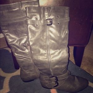 ✨Cutest grey boots! ✨