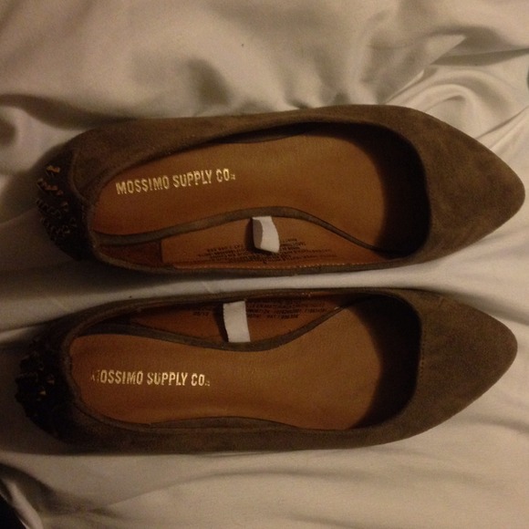 Cute and comfy light brown flats. :)