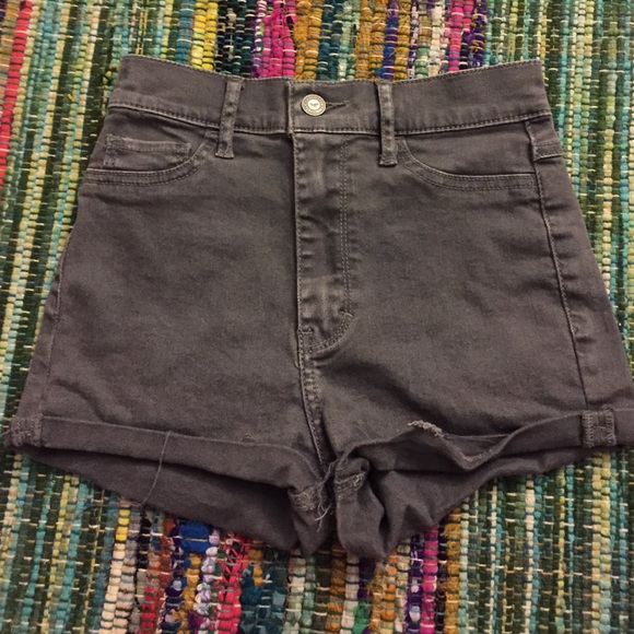 grey hollister shorts