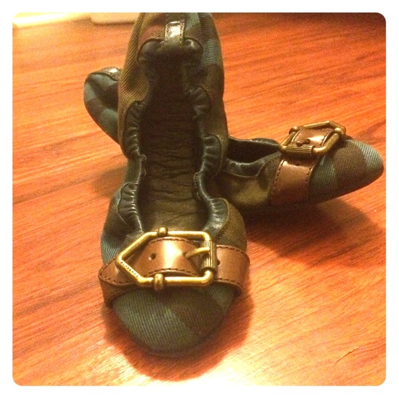 Burberry flats