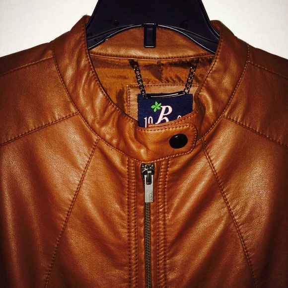 Brown leather jacket - Picture 2 of 3