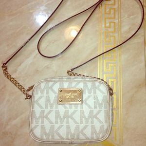 Michael Kors Crossbody Gold Good Condition
