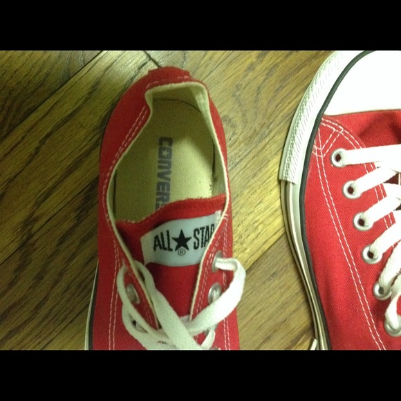 Low red converse - Picture 3 of 3