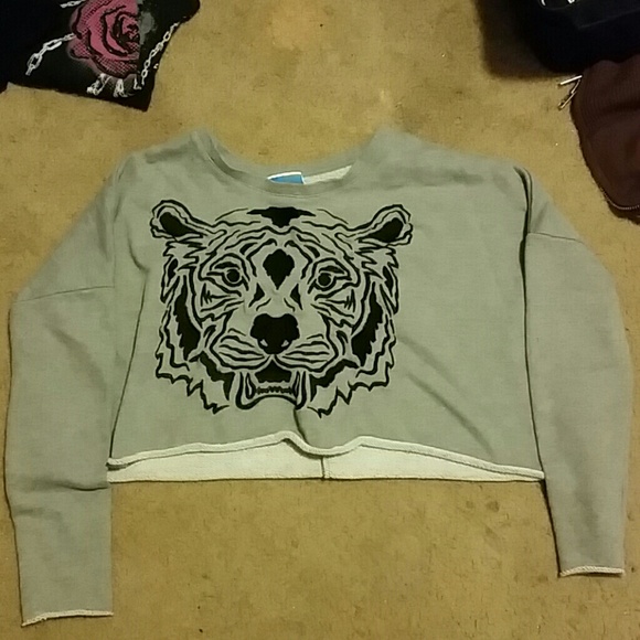 Gray tiger crop top