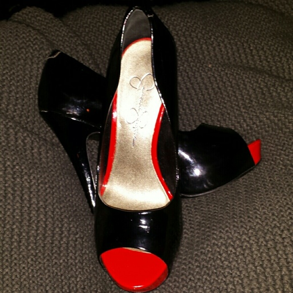Black, patent leather w/red peep toe pumps