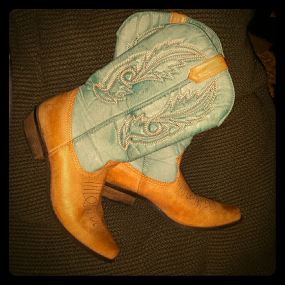 Tan and aqua cowboy boots!