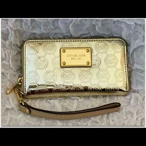 ☆MICHAEL KORS☆ Large Multifunction Wristlet/Clutch