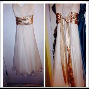 Gorgeous white dress.