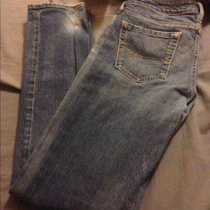 Size 6 AE Skinny jeans. Medium wash.
