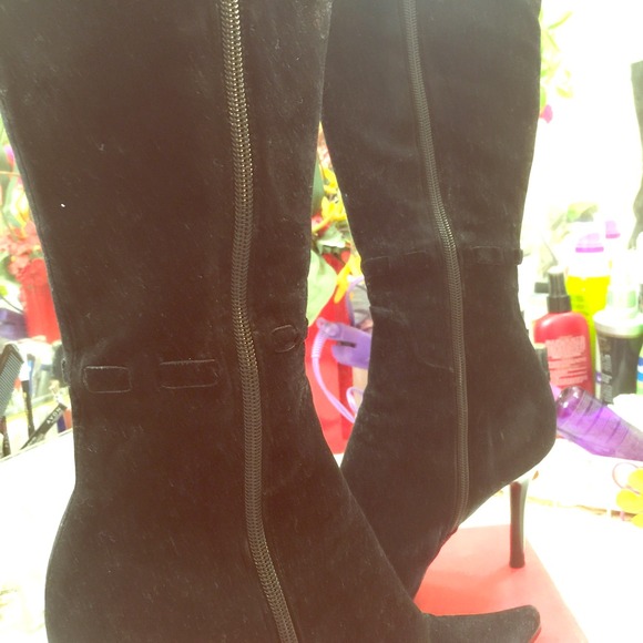 Amber by Bernini boots