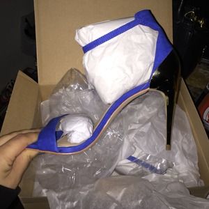 Zara 7.5 blue sandal with gold heel