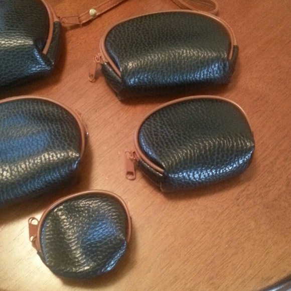 WRISTLET WITH FOUR MATCHING SMALL BAGS - Picture 3 of 3