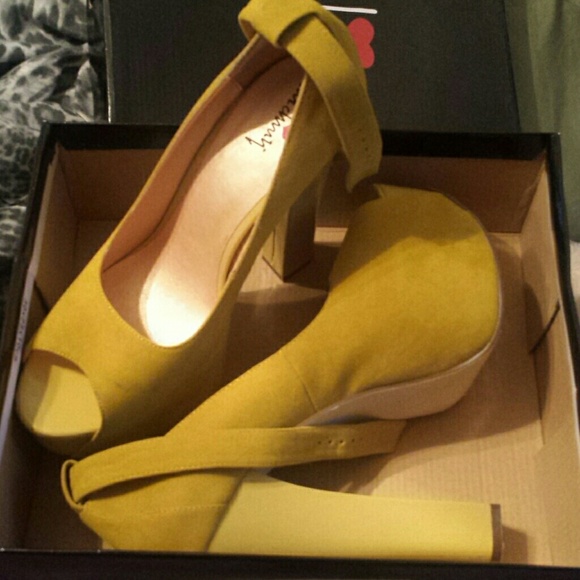 Platform Mustard Color Heels