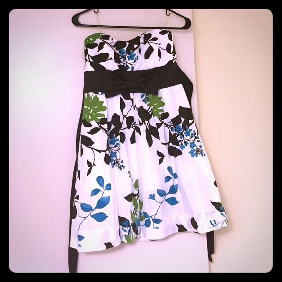 Strapless Speechless cocktail dress. - Picture 1 of 4