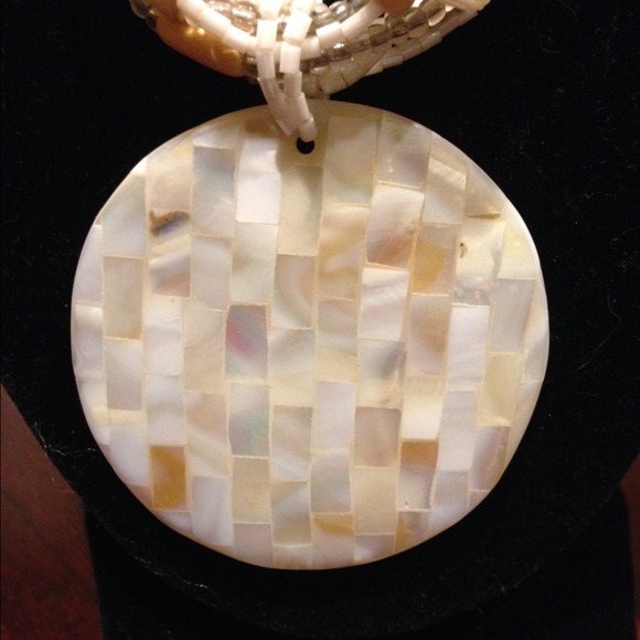 Shell Statement Necklace - Picture 2 of 3