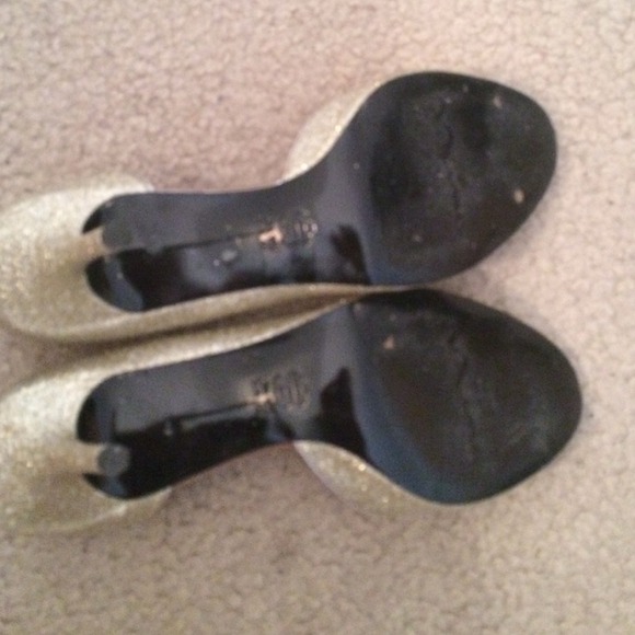 Gold open toe heels - Picture 3 of 3